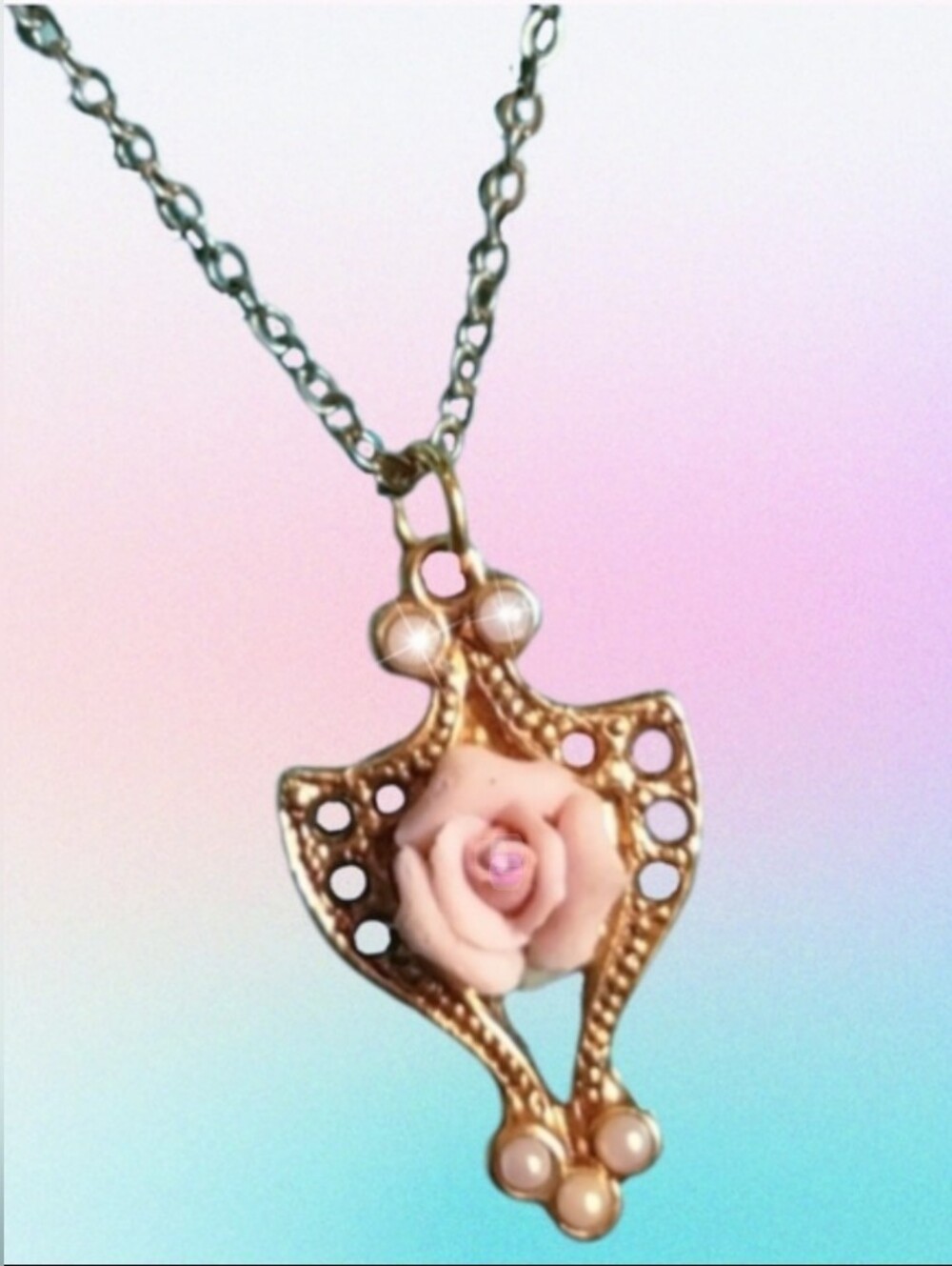 1928 Porcelain Flower Gold Pendant Necklace